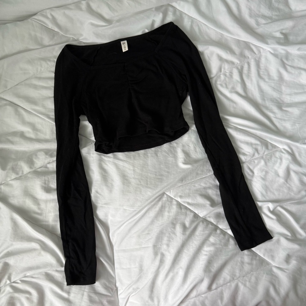 BP basic black scrunch front long sleeve crop top medium